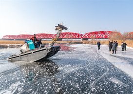 Water Cleaning Amphibious Vehicle